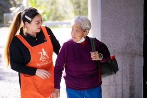 照顧服務員陪伴長者